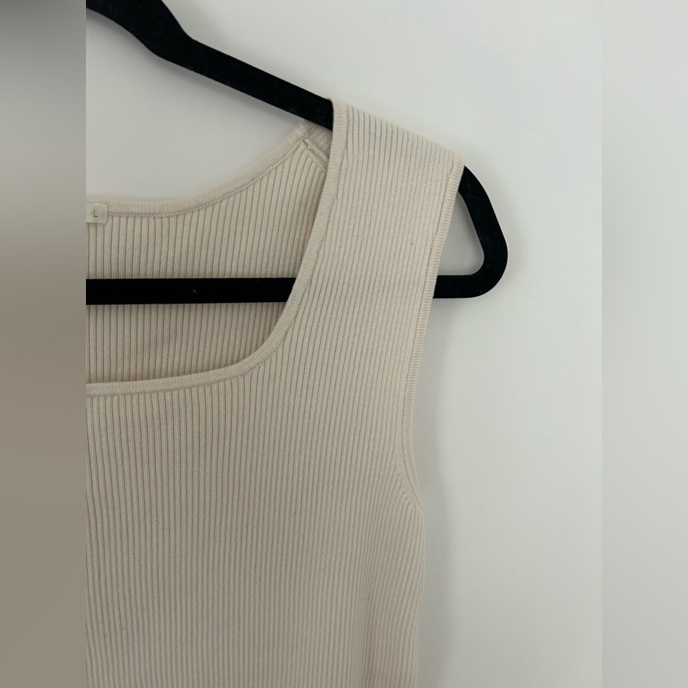 GU square chest minimalist rib top - Picture 2 of 6